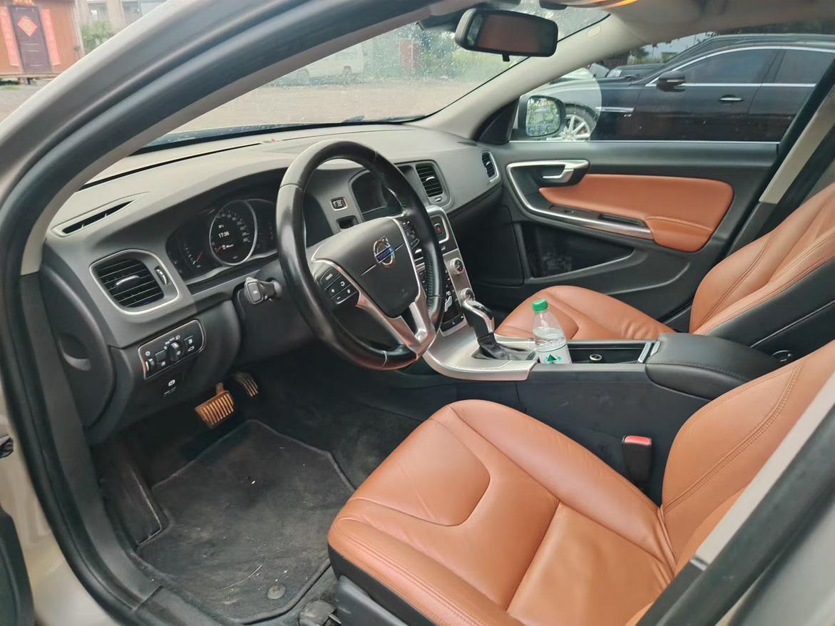 Volvo S60 2015 thumb 5