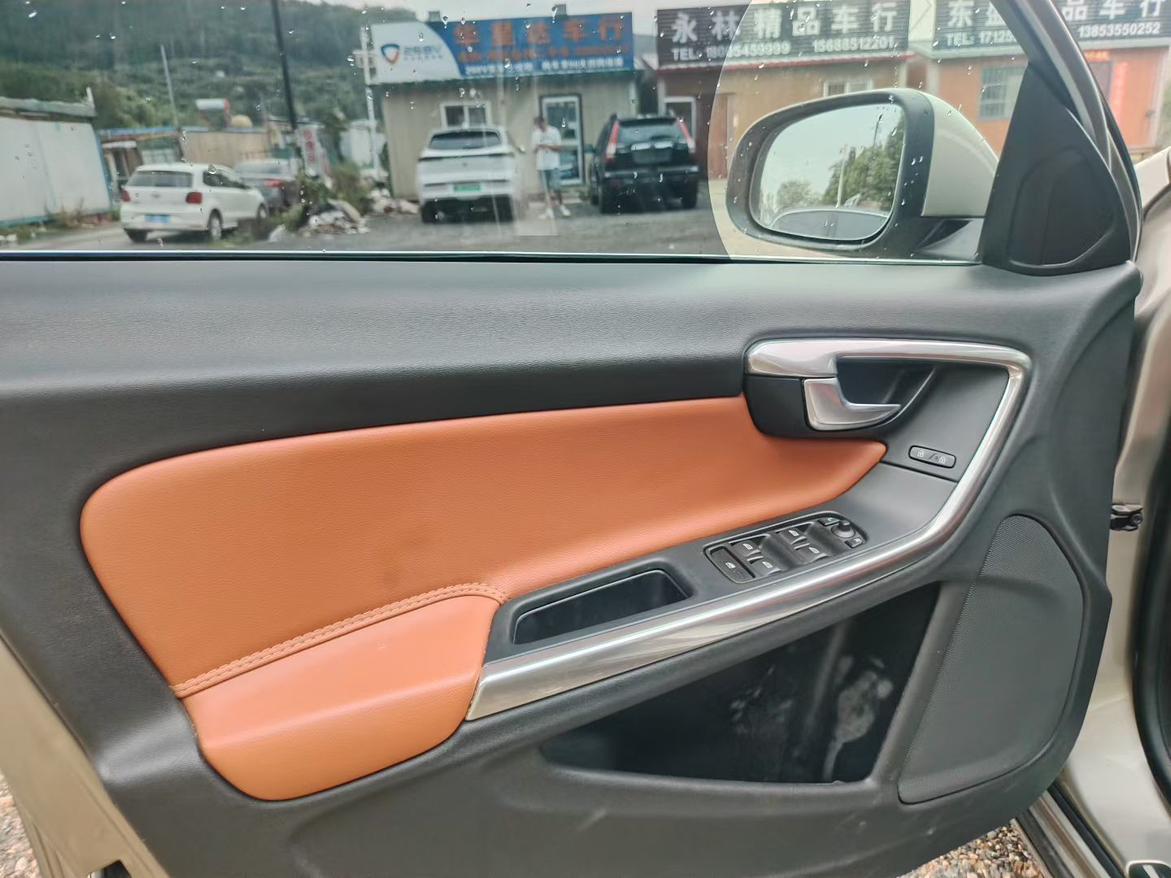 Volvo S60 2015 thumb 7