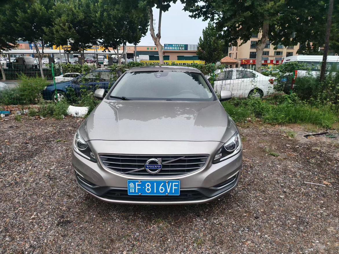 Volvo S60 2015 thumb 9