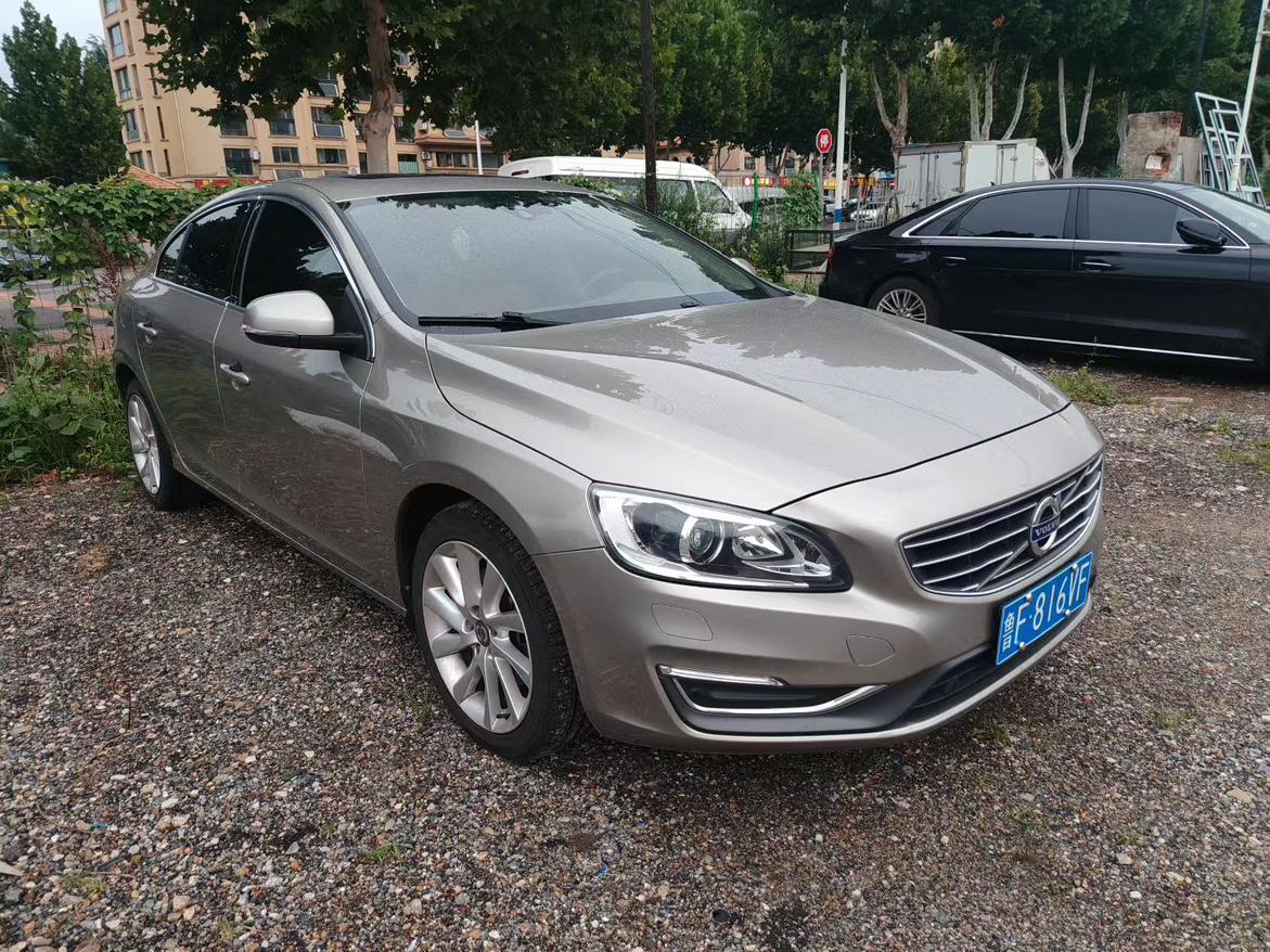 Volvo S60 2015 thumb 10