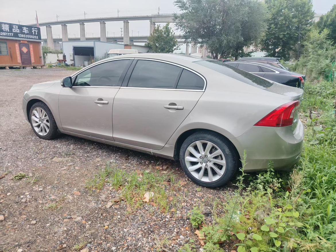Volvo S60 2015 thumb 11