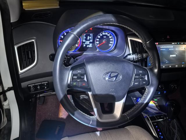 Hyundai ix25 2017 thumb 5