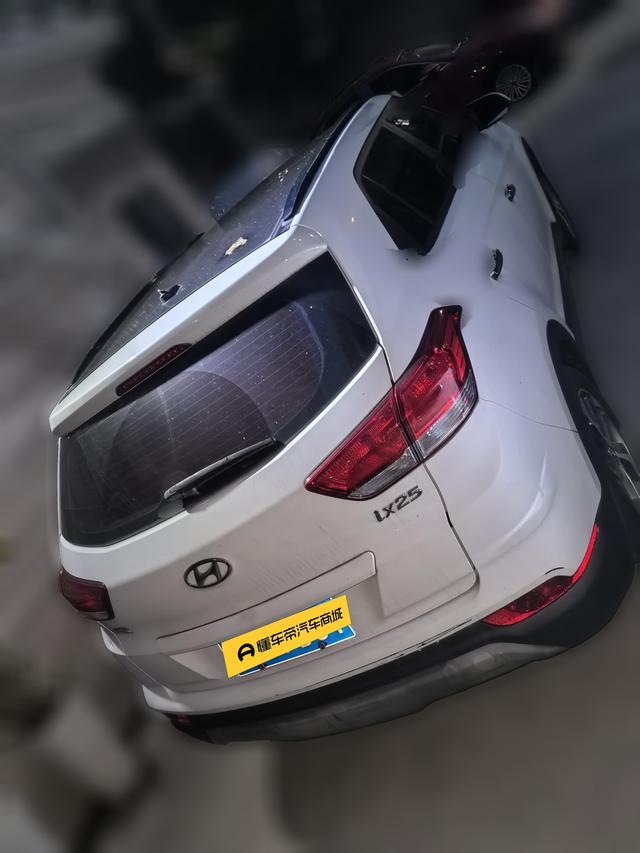 Hyundai ix25 2017 thumb 12