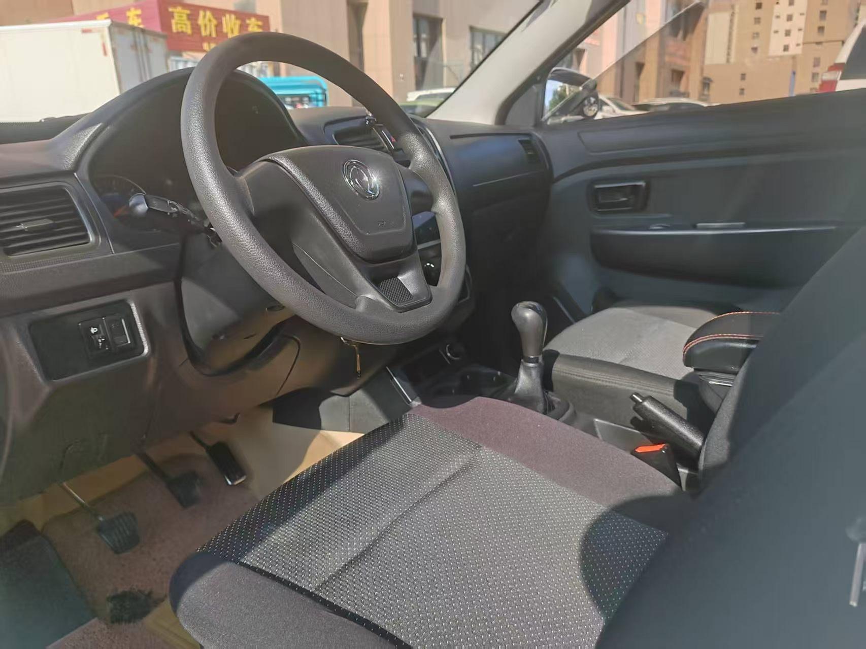 Dongfeng Fengon 330 2018 thumb 5