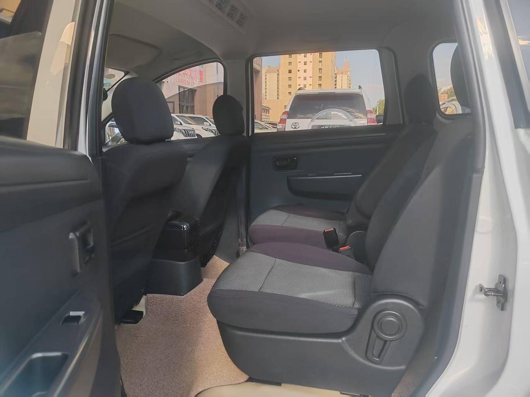 Dongfeng Fengon 330 2018 thumb 6