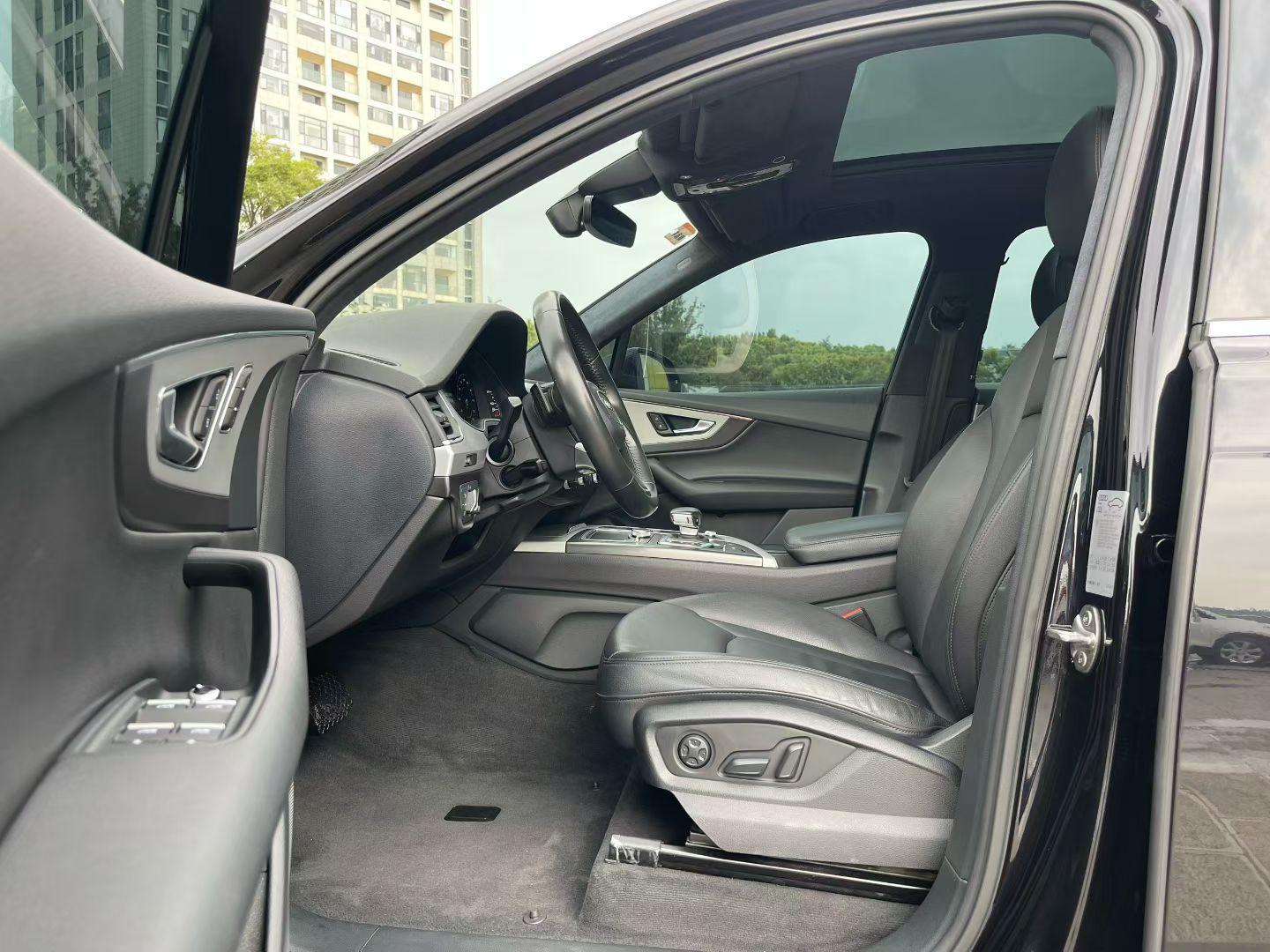 Audi Q7 2019 thumb 6