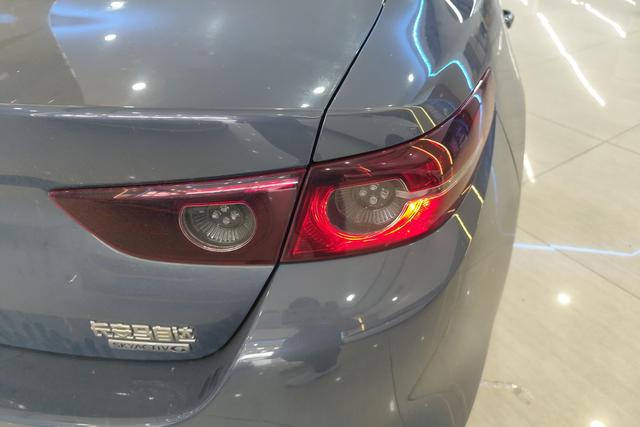 Mazda 3 2023 thumb 4