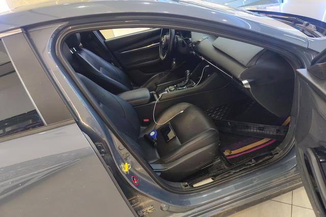 Mazda 3 2023 thumb 9
