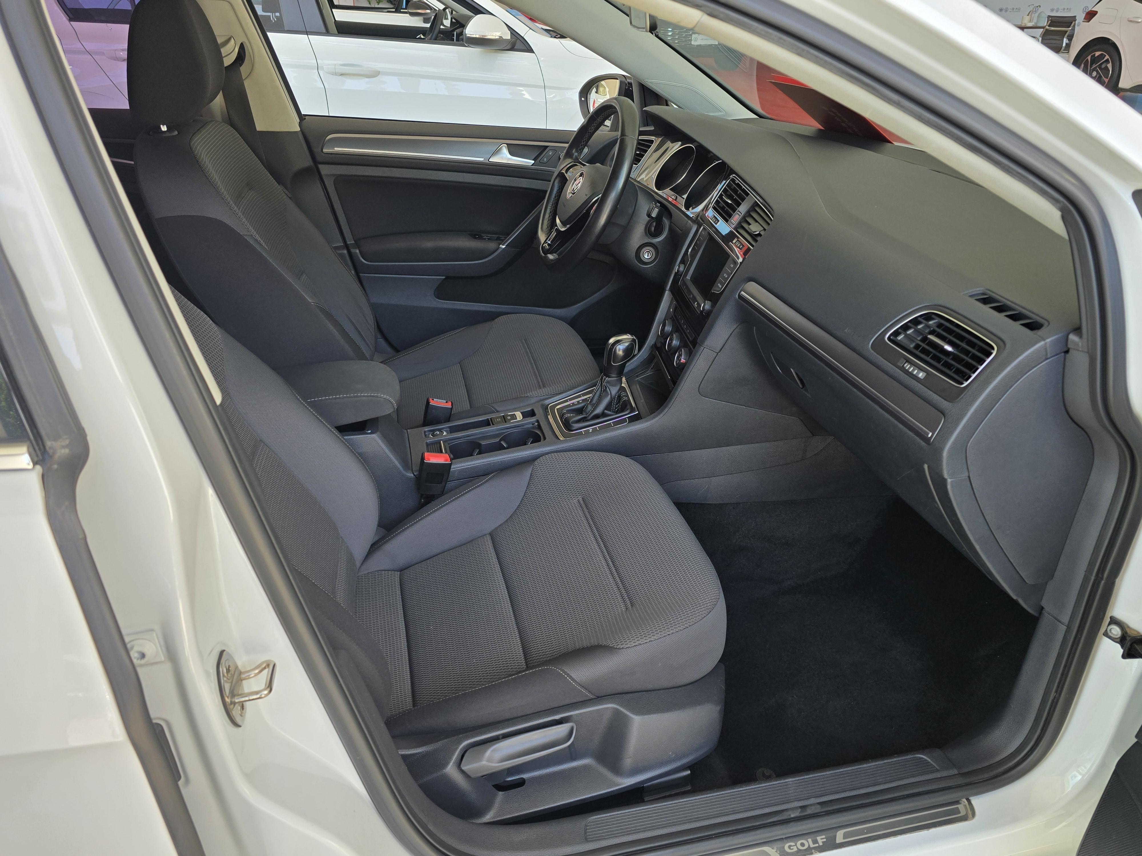 Volkswagen Golf Sportsvan 2017 thumb 6