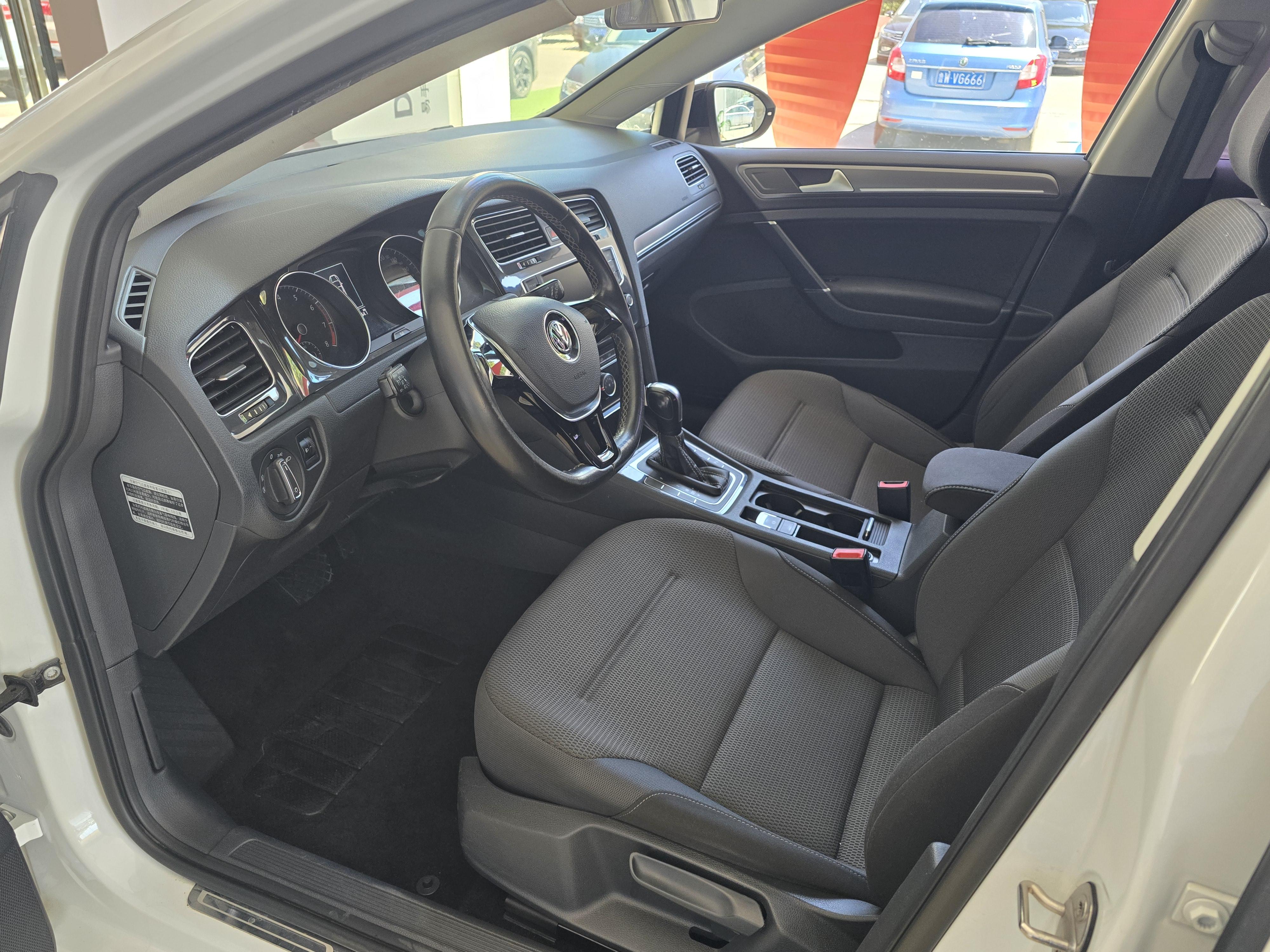 Volkswagen Golf Sportsvan 2017 thumb 9