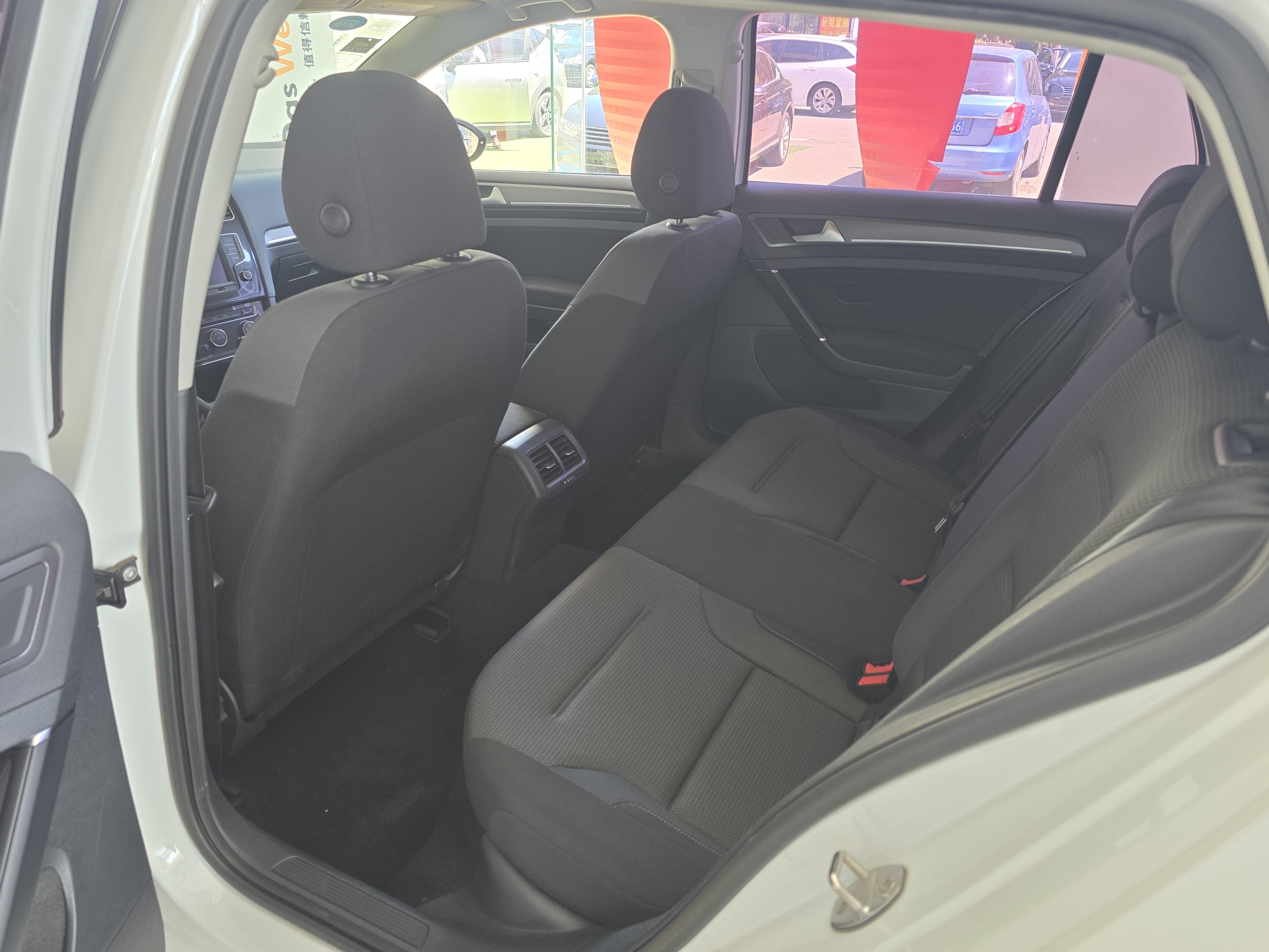 Volkswagen Golf Sportsvan 2017 thumb 10