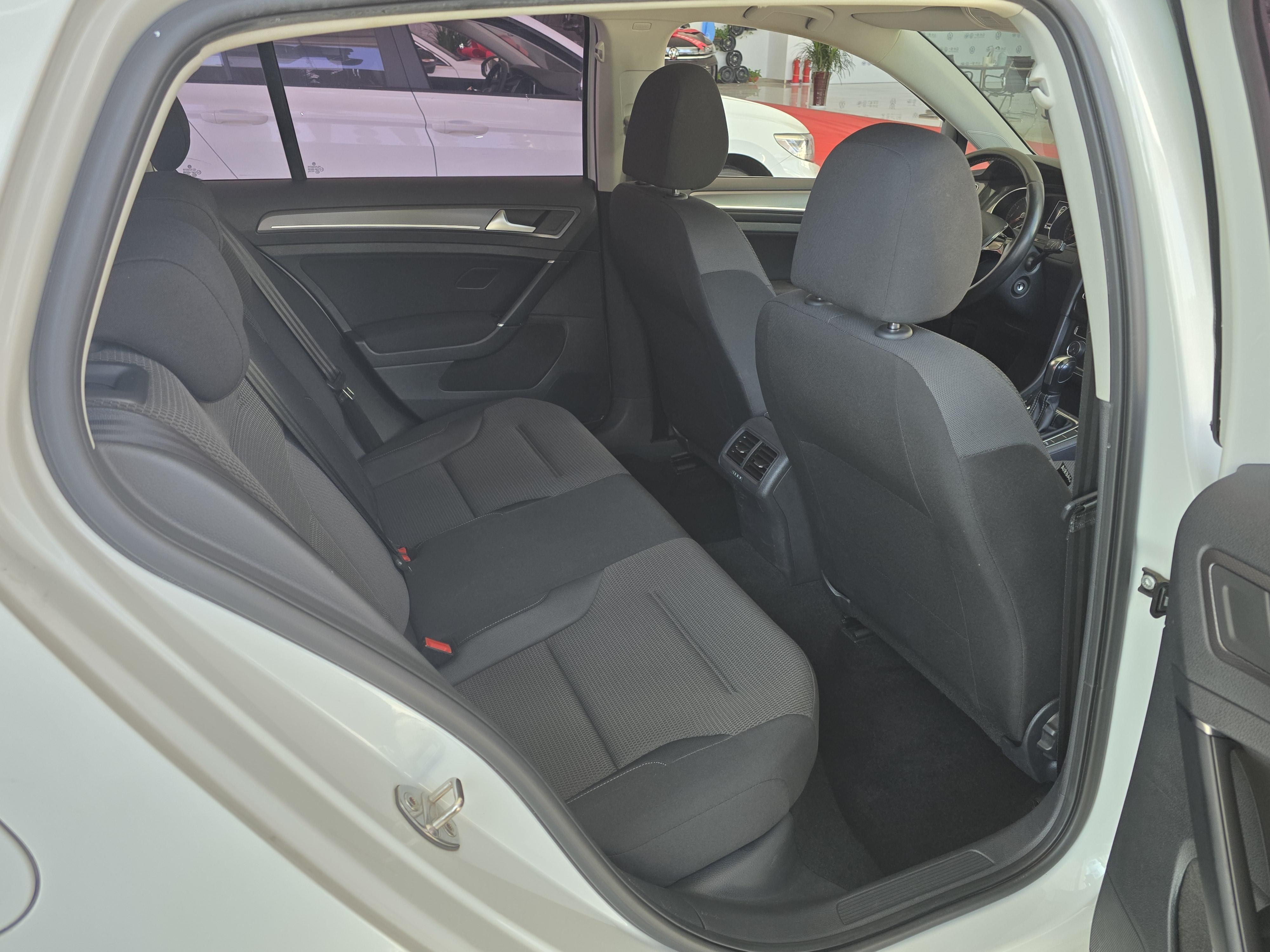 Volkswagen Golf Sportsvan 2017 thumb 11