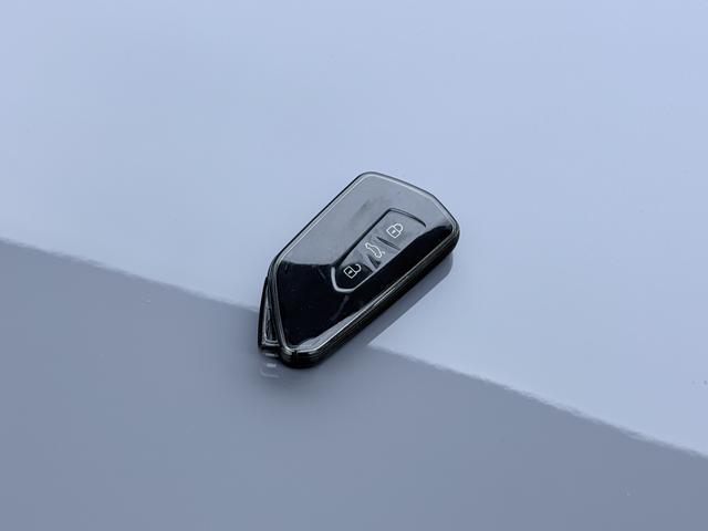 Volkswagen ID.4 2021 thumb 9