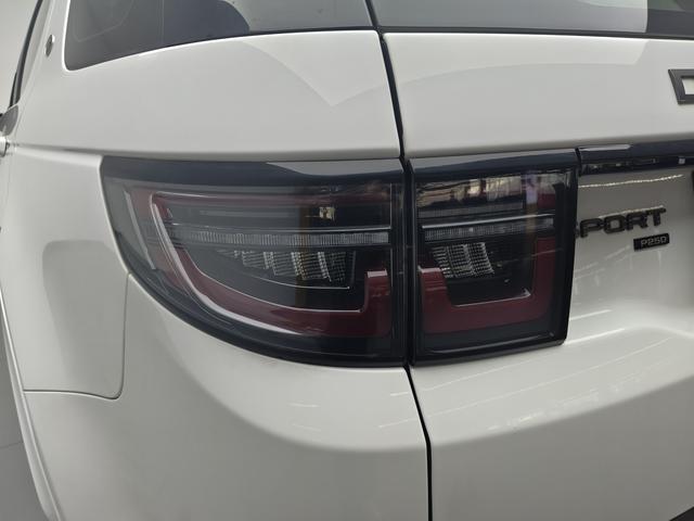 Land Rover Discovery Sport 2022 thumb 11