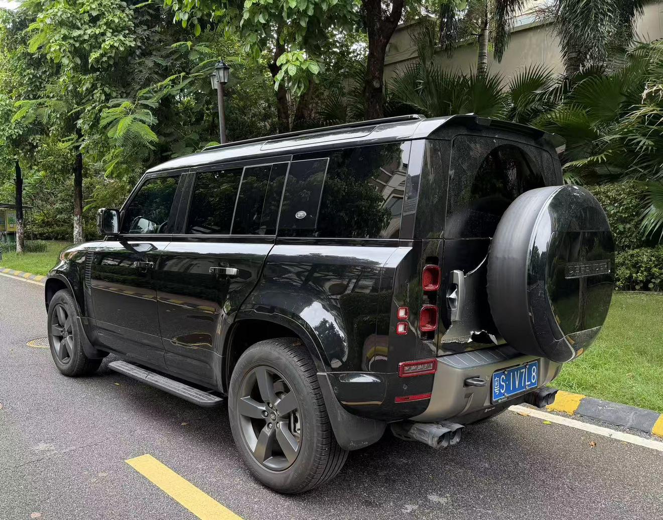Land Rover Defender 2024 thumb 2