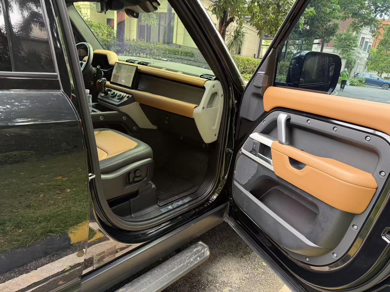 Land Rover Defender 2024 thumb 6