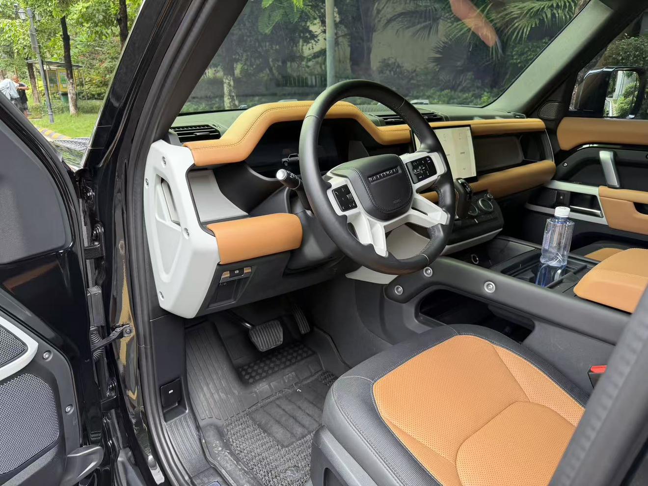 Land Rover Defender 2024 thumb 8