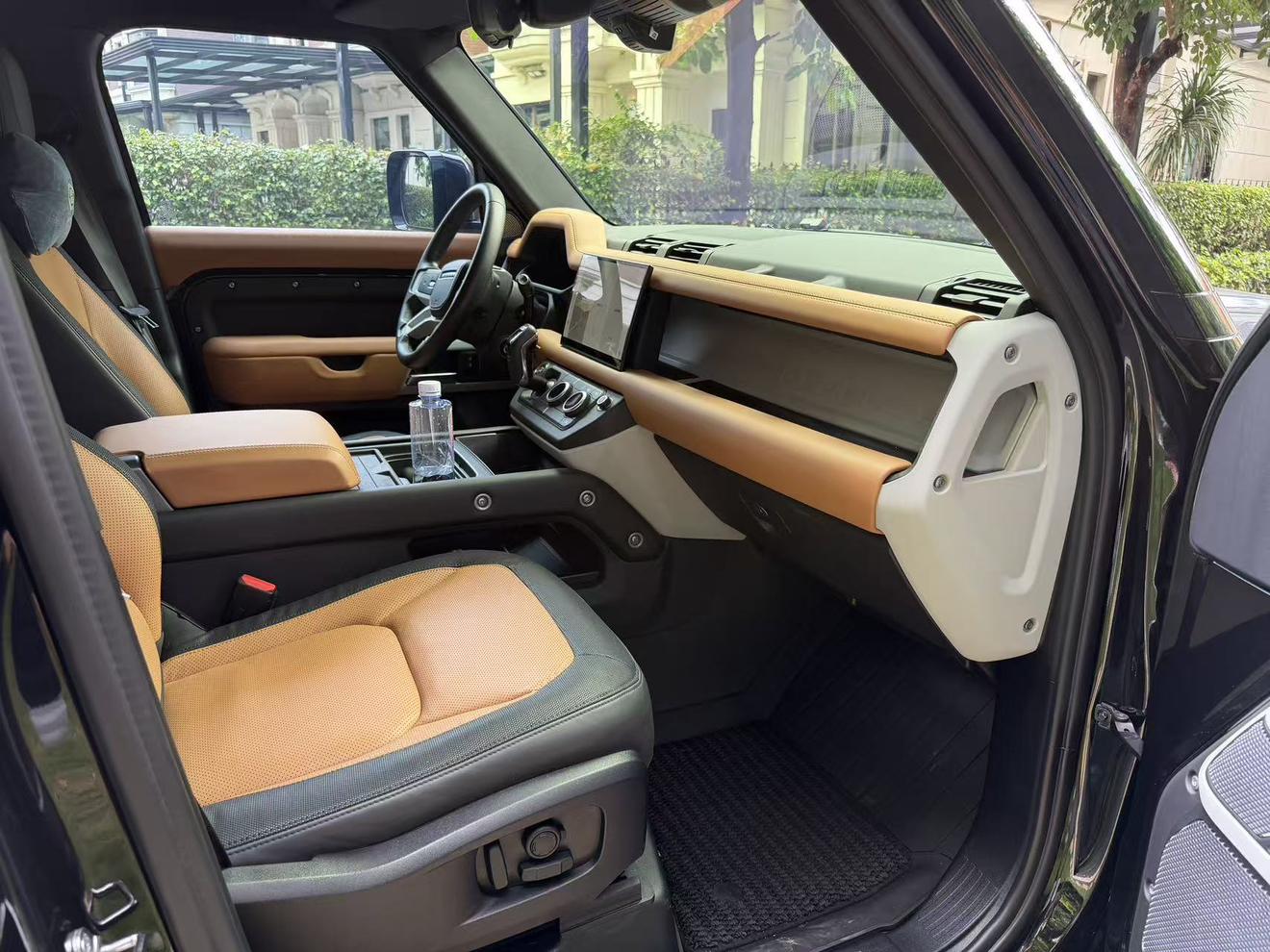 Land Rover Defender 2024 thumb 10