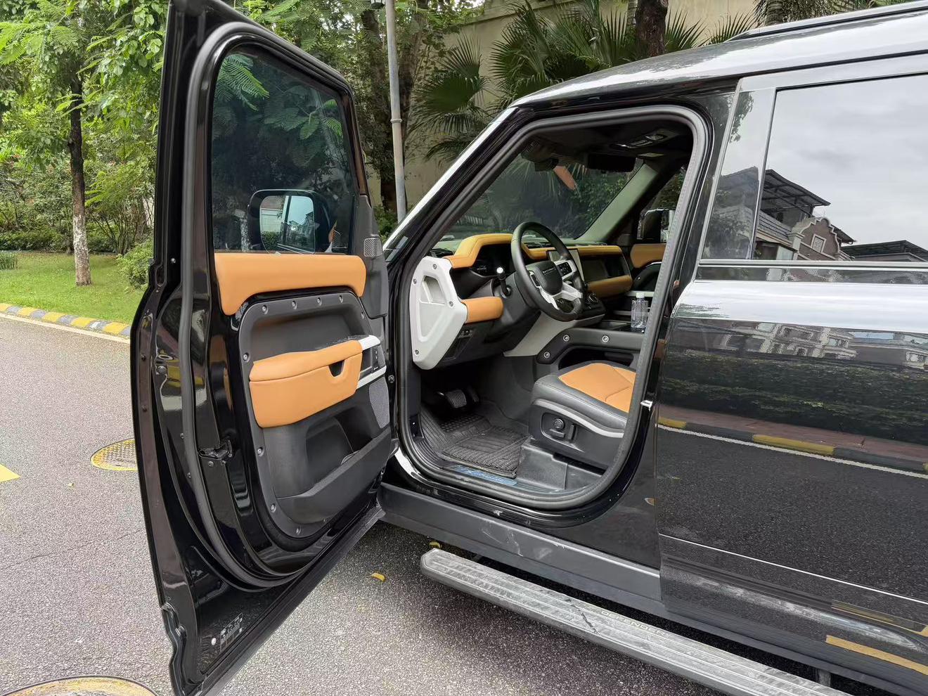 Land Rover Defender 2024 thumb 11