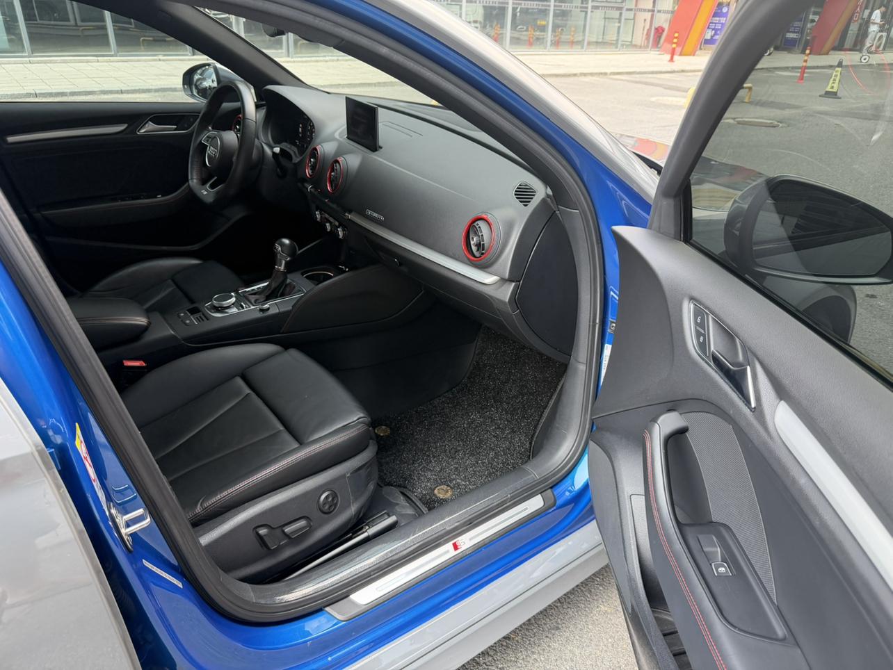 Audi S3 2019 thumb 4