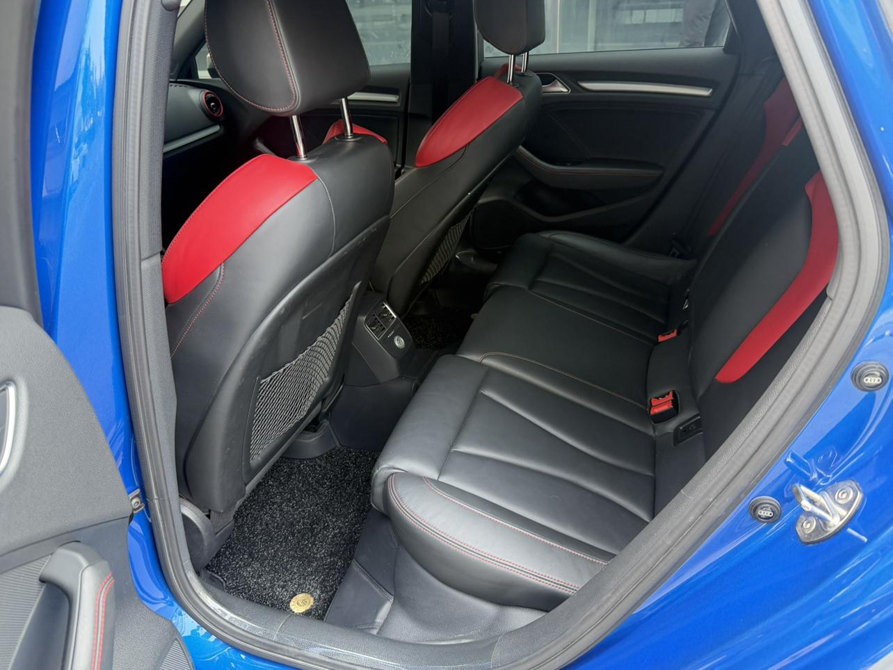 Audi S3 2019 thumb 7