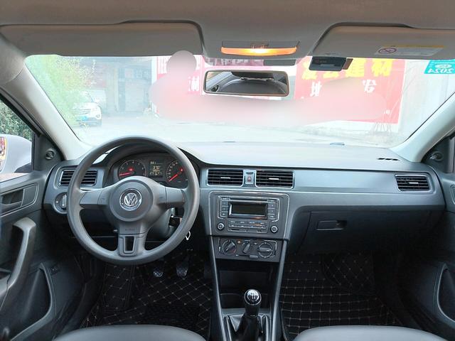 Volkswagen Santana 2015 thumb 4