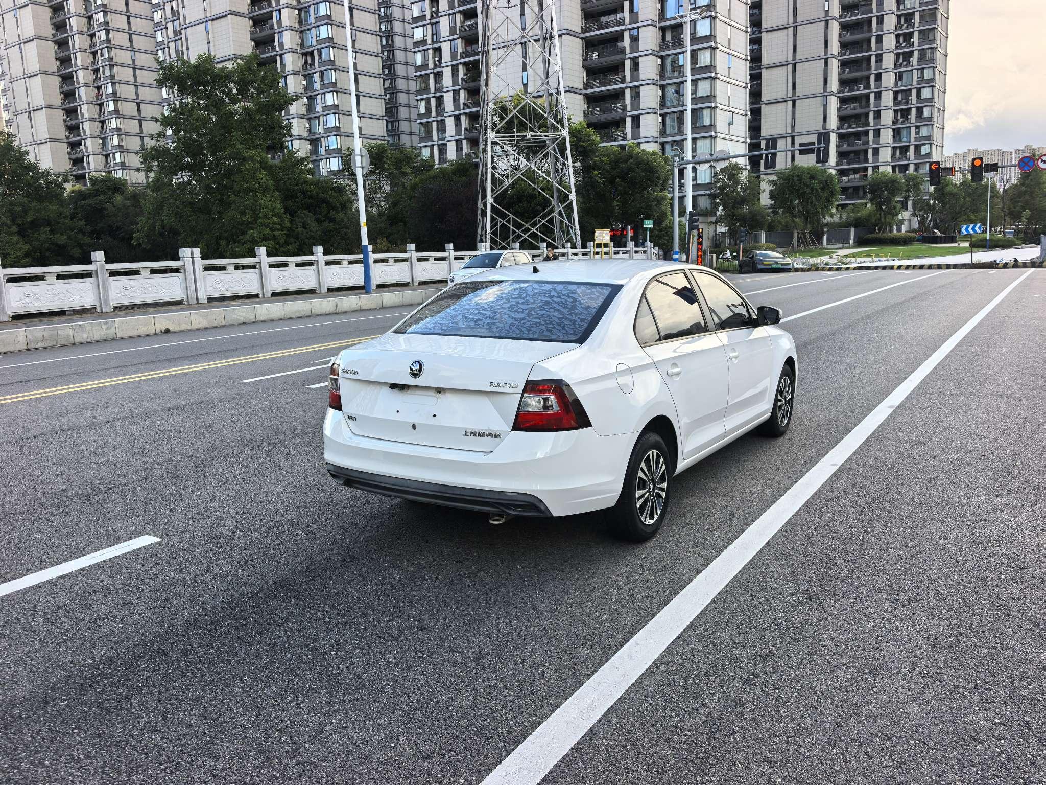 Skoda Xin Rui 2018 thumb 4
