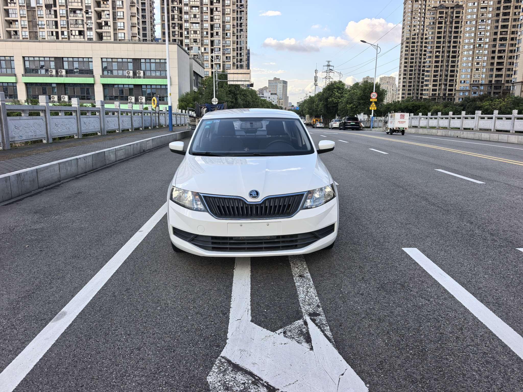 Skoda Xin Rui 2018 thumb 11