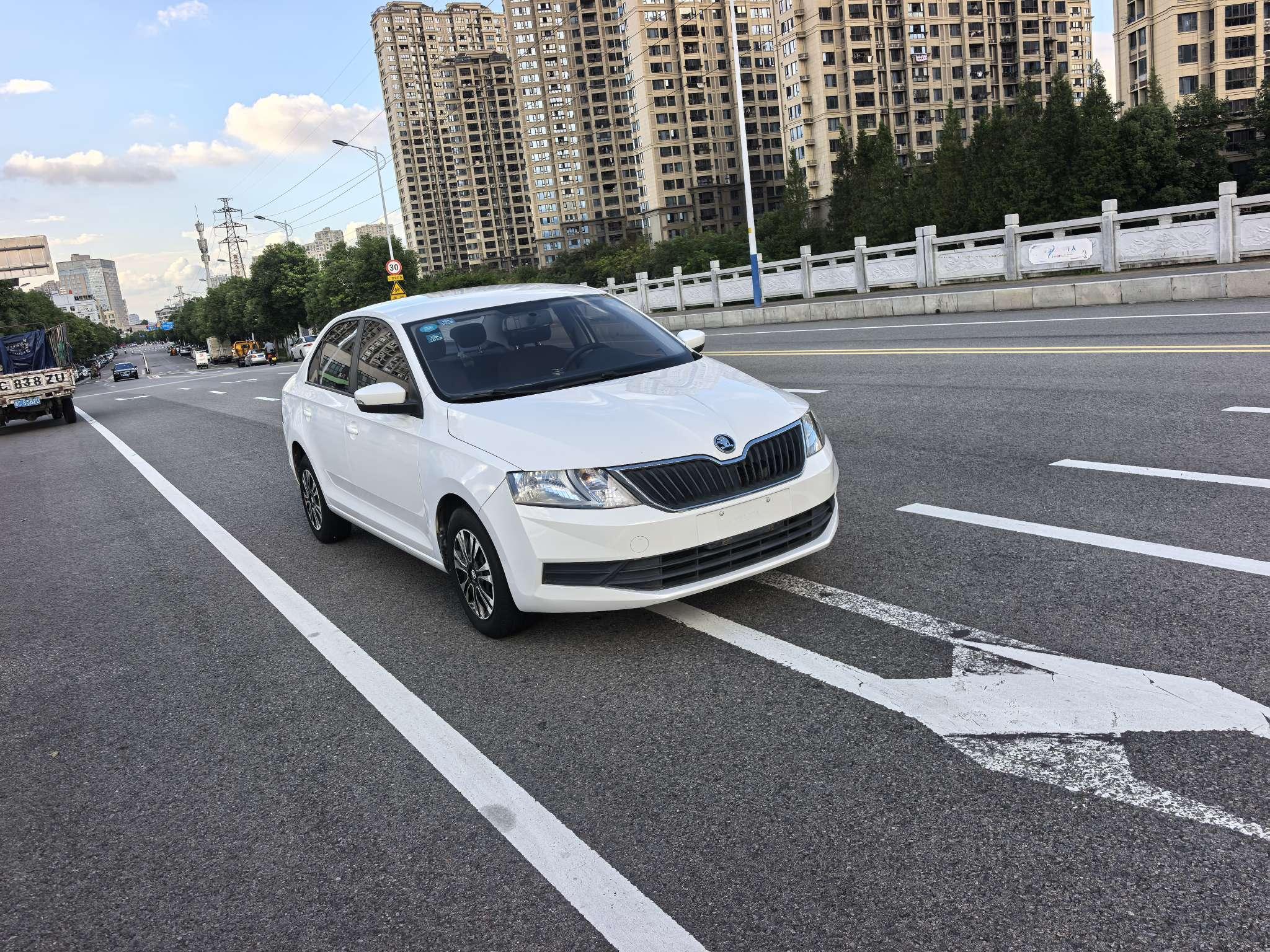 Skoda Xin Rui 2018 thumb 12
