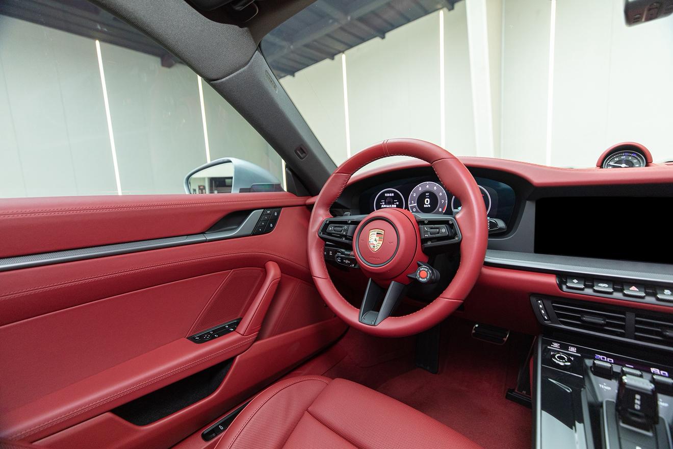 Porsche 911 2025 thumb 11