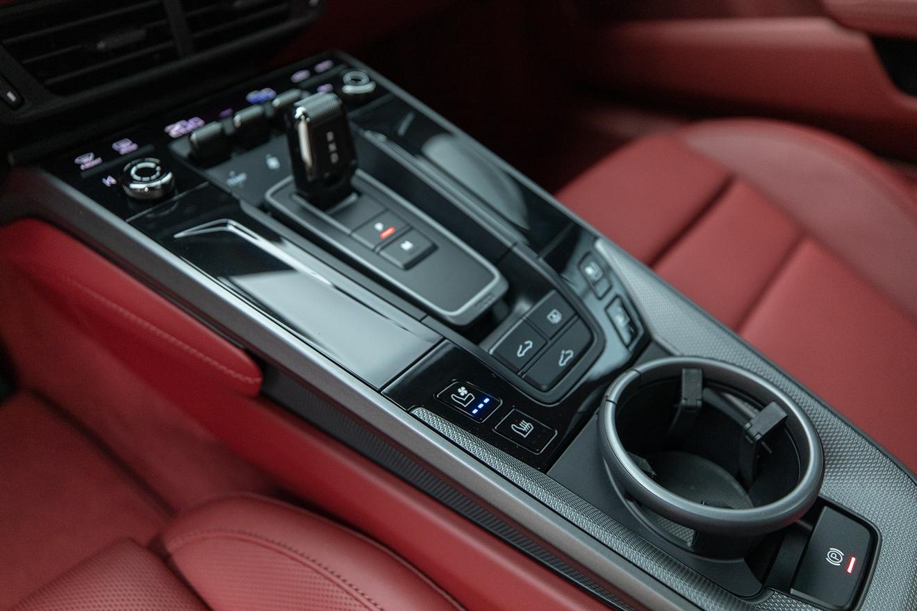 Porsche 911 2025 thumb 12