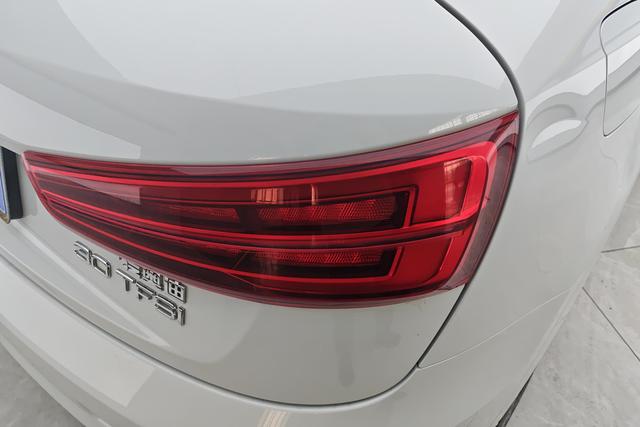 Audi Q3 2018 thumb 3