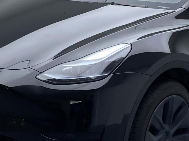 Tesla Model Y 2024 thumb 10