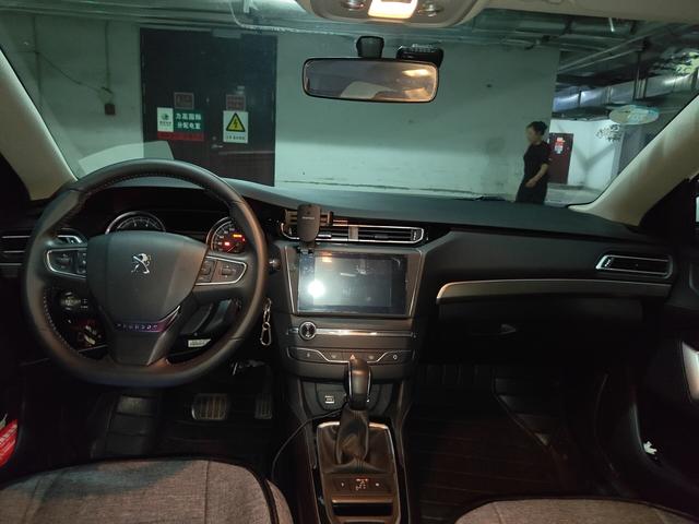 Peugeot 408 2016 thumb 3