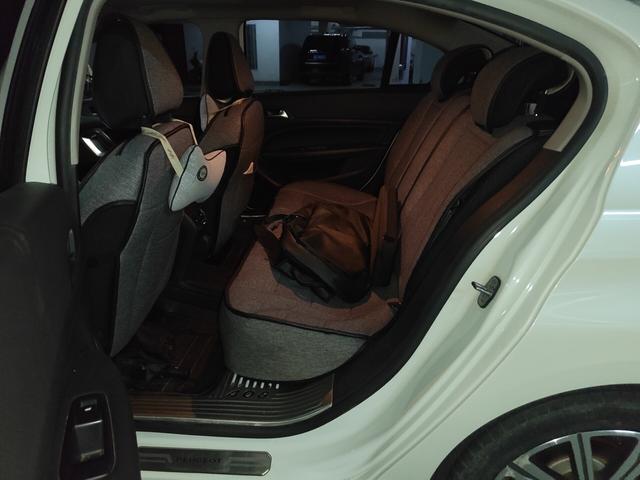 Peugeot 408 2016 thumb 10