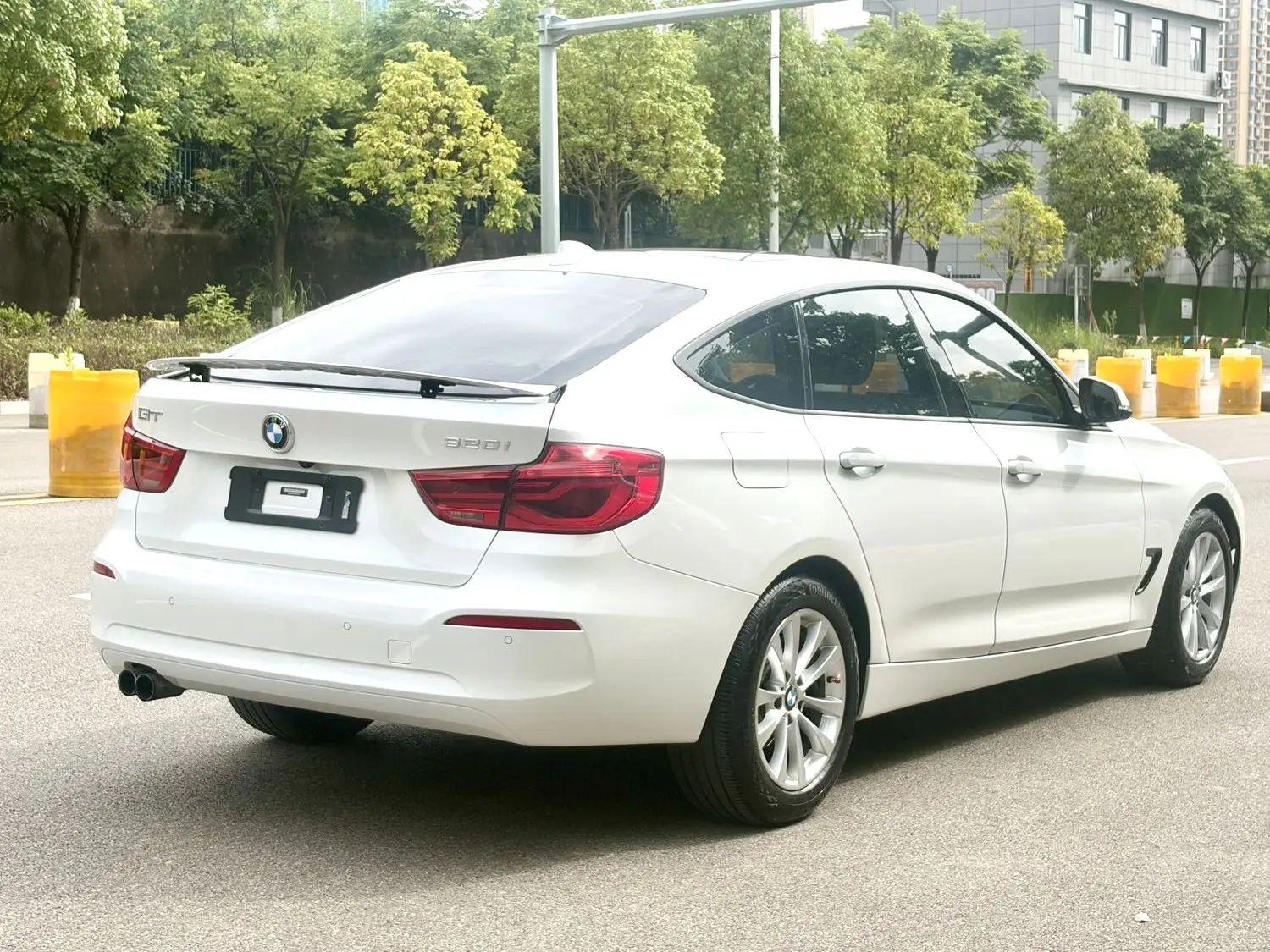 BMW 3 серии 2017 thumb 2