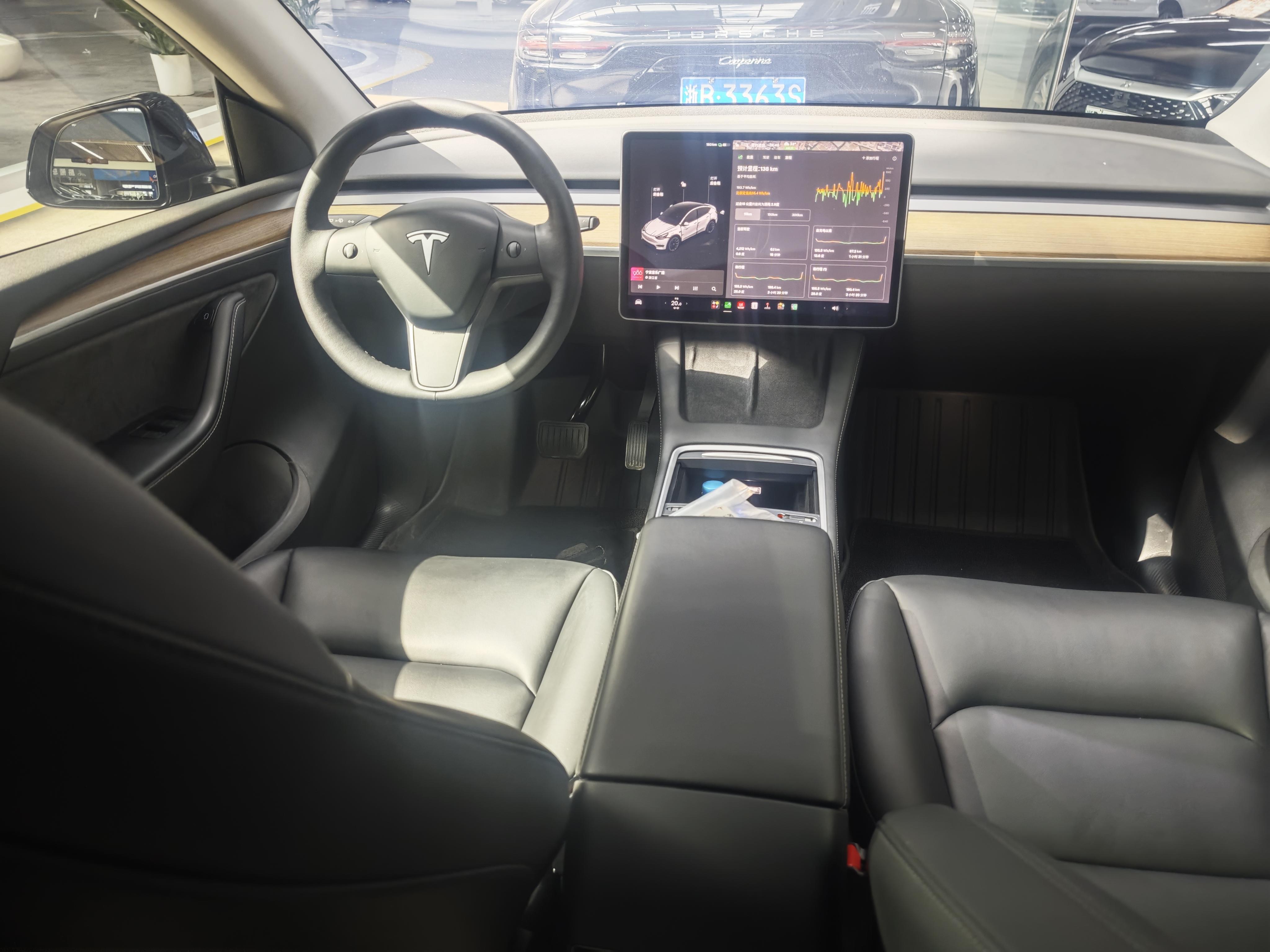 Tesla Model Y 2021 thumb 6