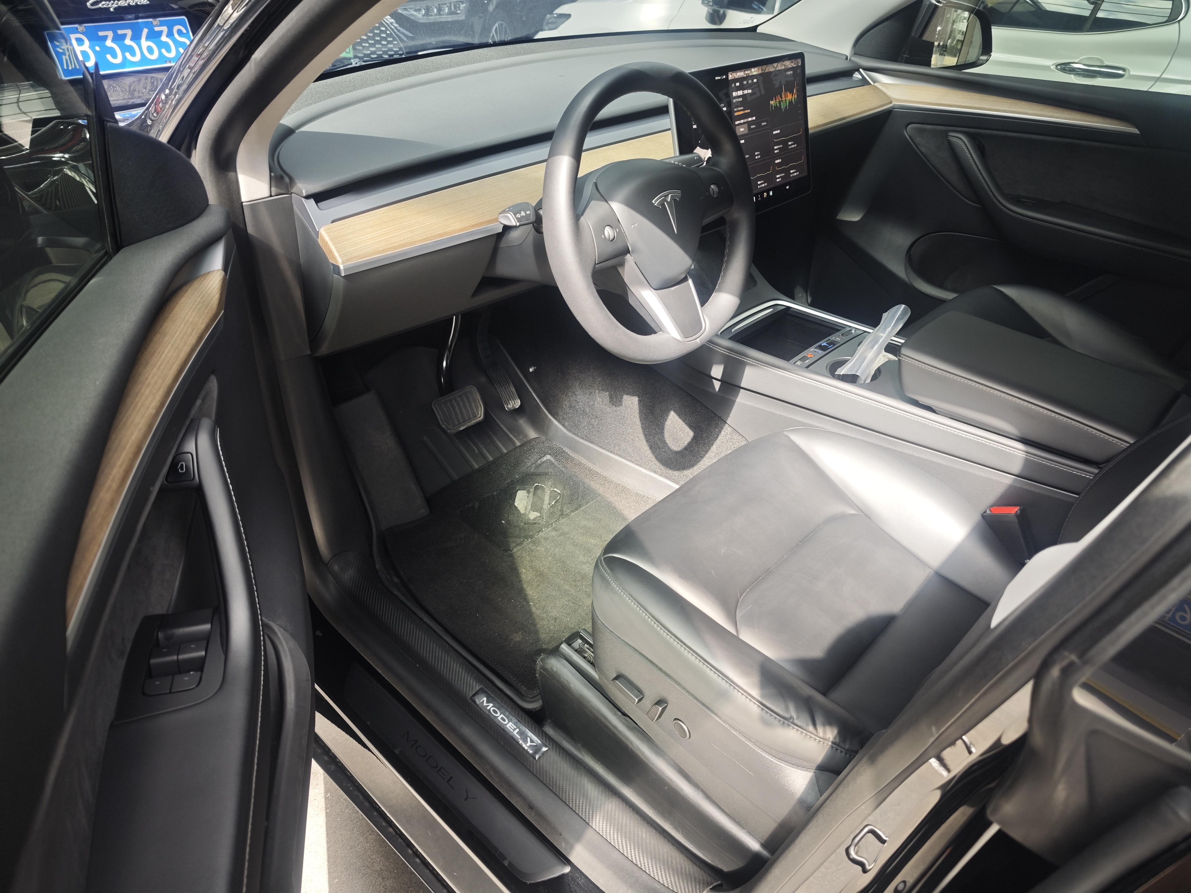 Tesla Model Y 2021 thumb 8