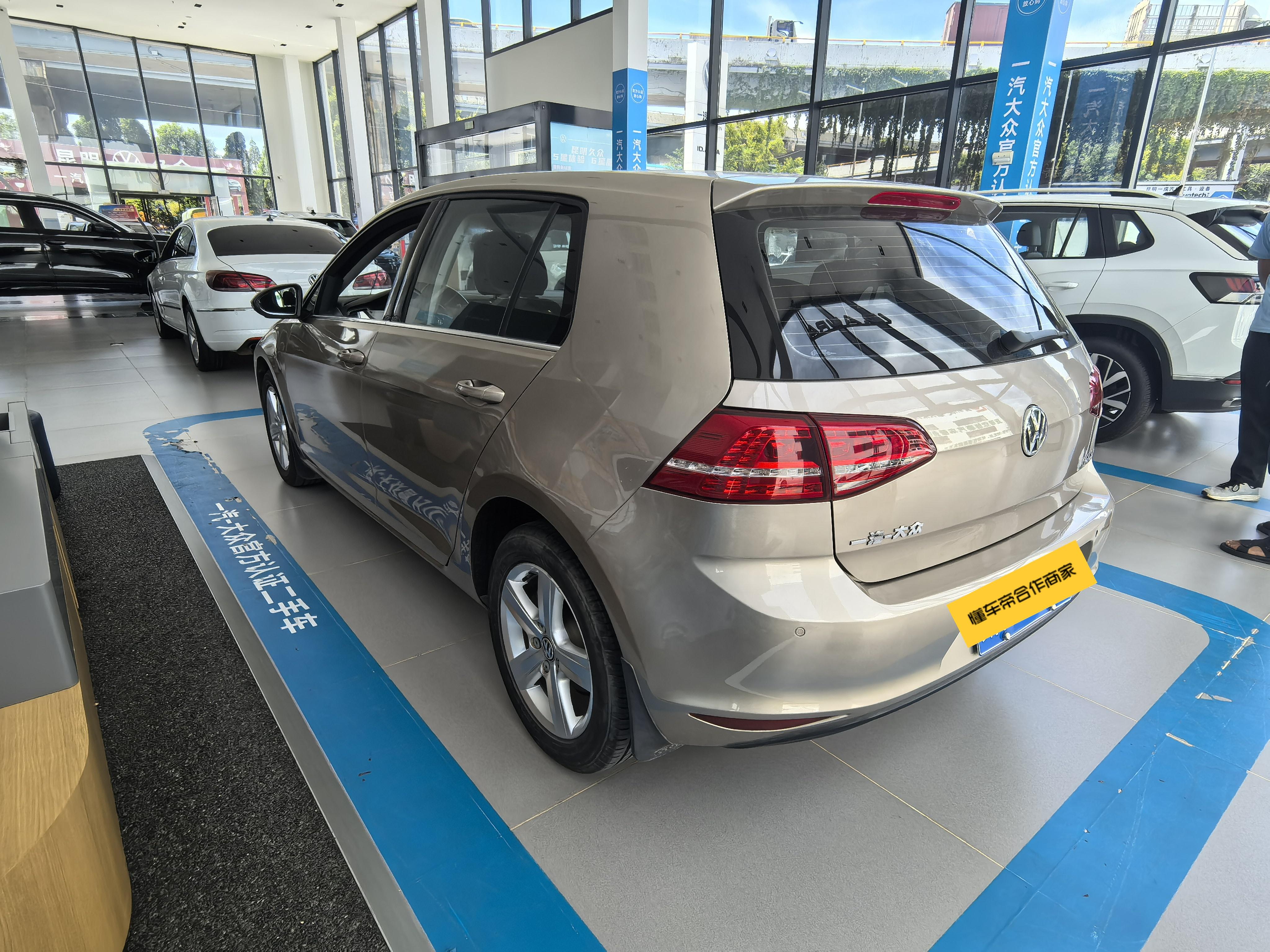 Volkswagen Golf Sportsvan 2014 thumb 2