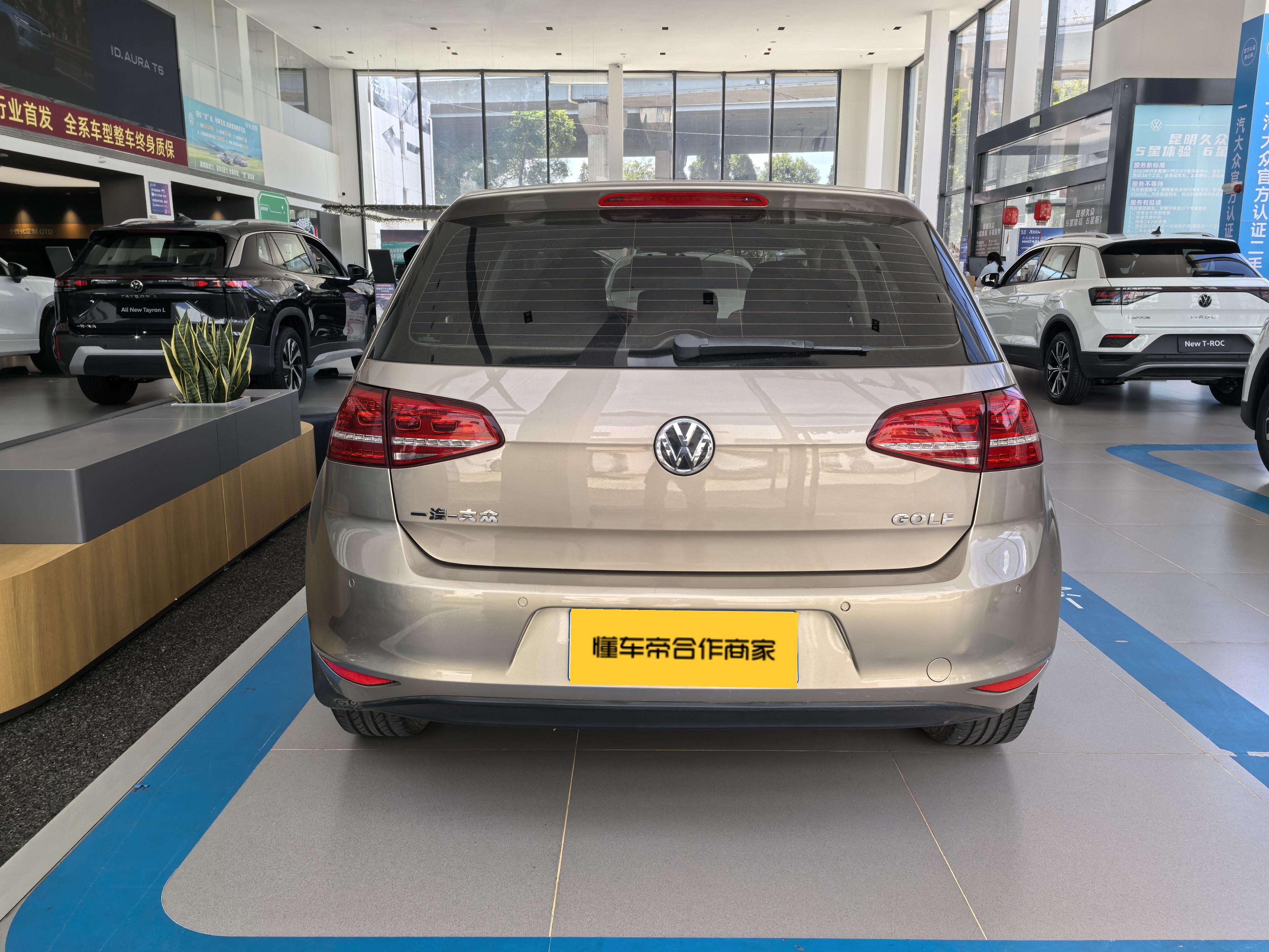 Volkswagen Golf Sportsvan 2014 thumb 3