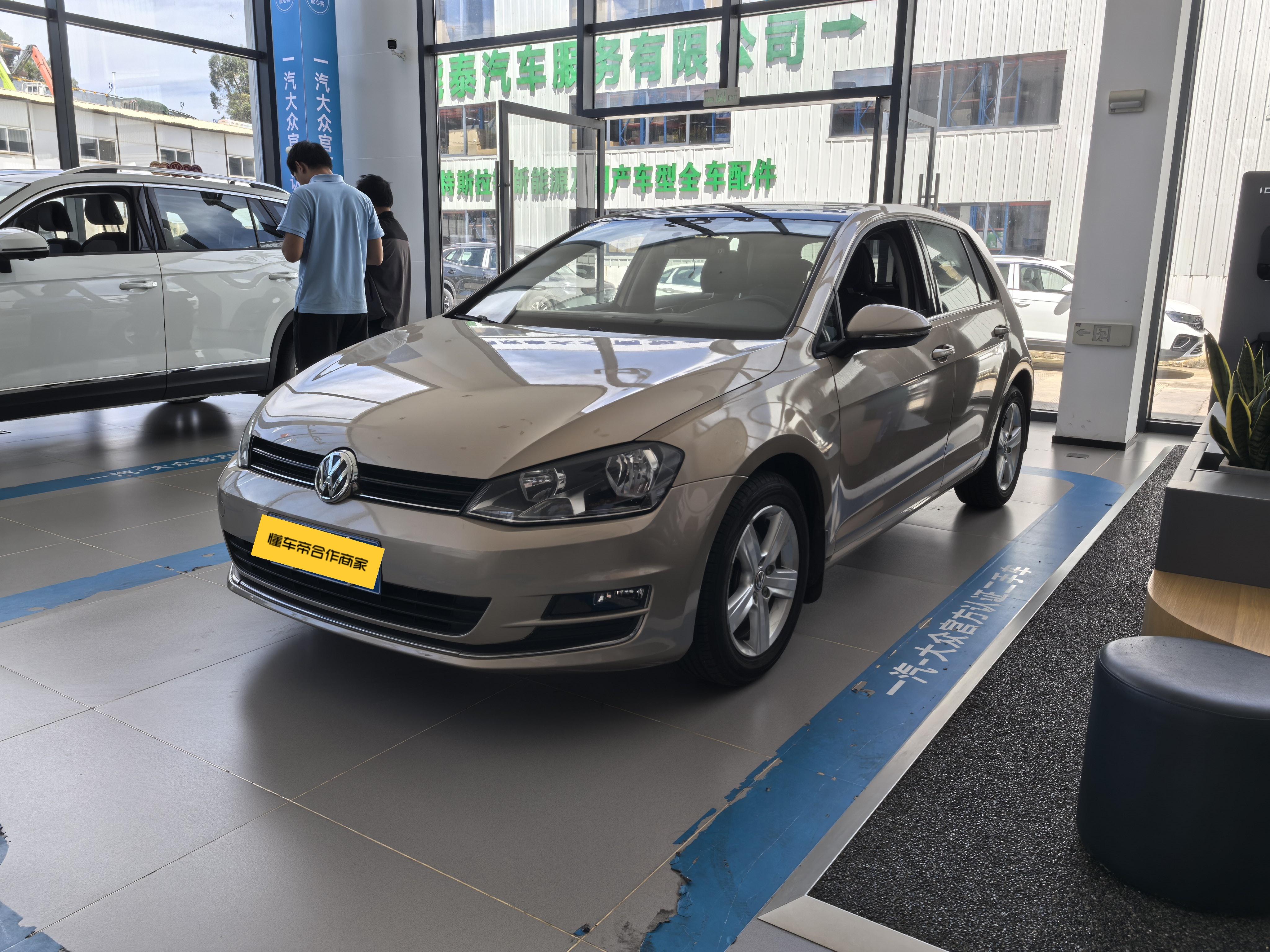Volkswagen Golf Sportsvan 2014 thumb 10
