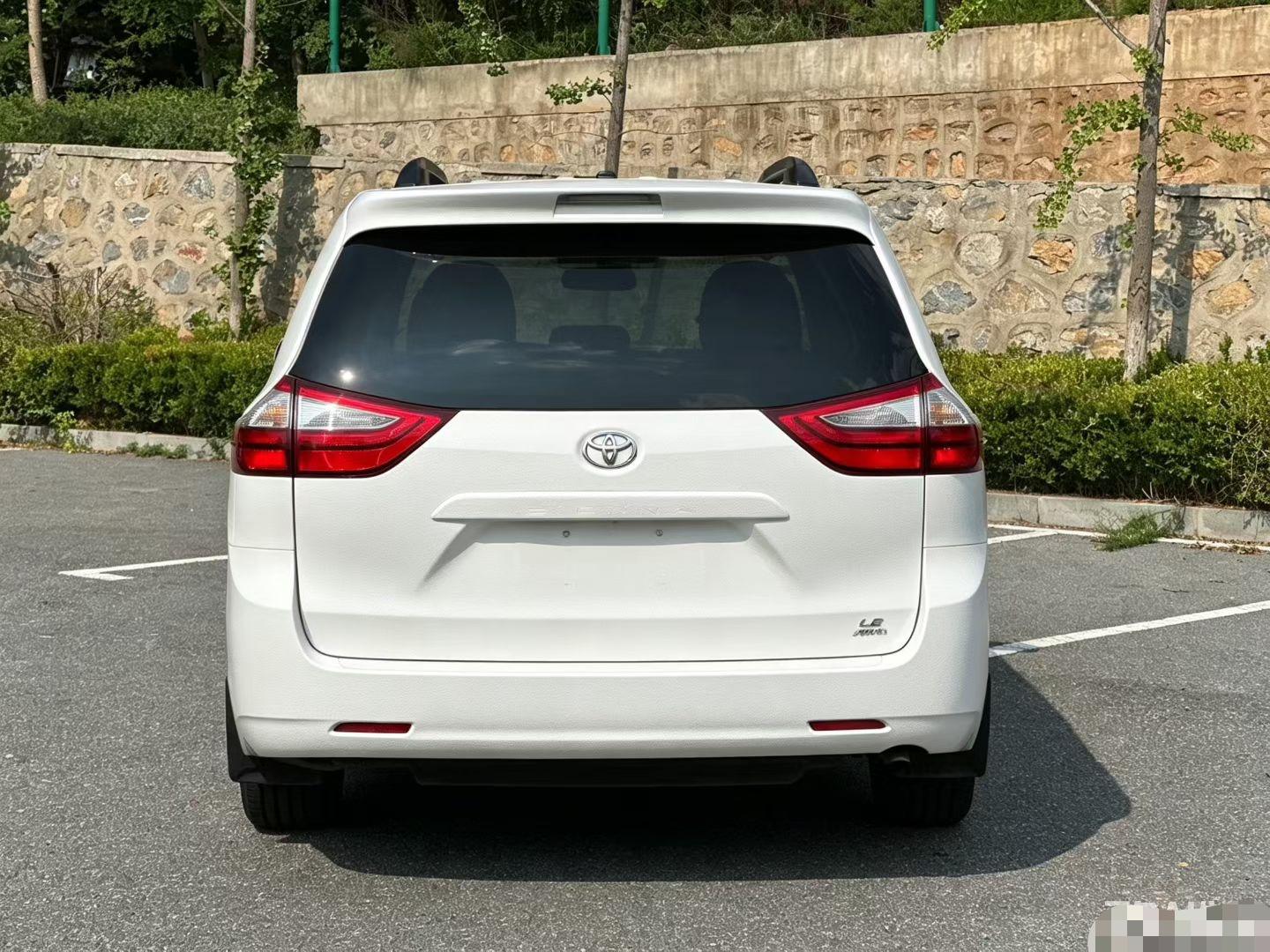 Toyota Sienna 2015 thumb 2
