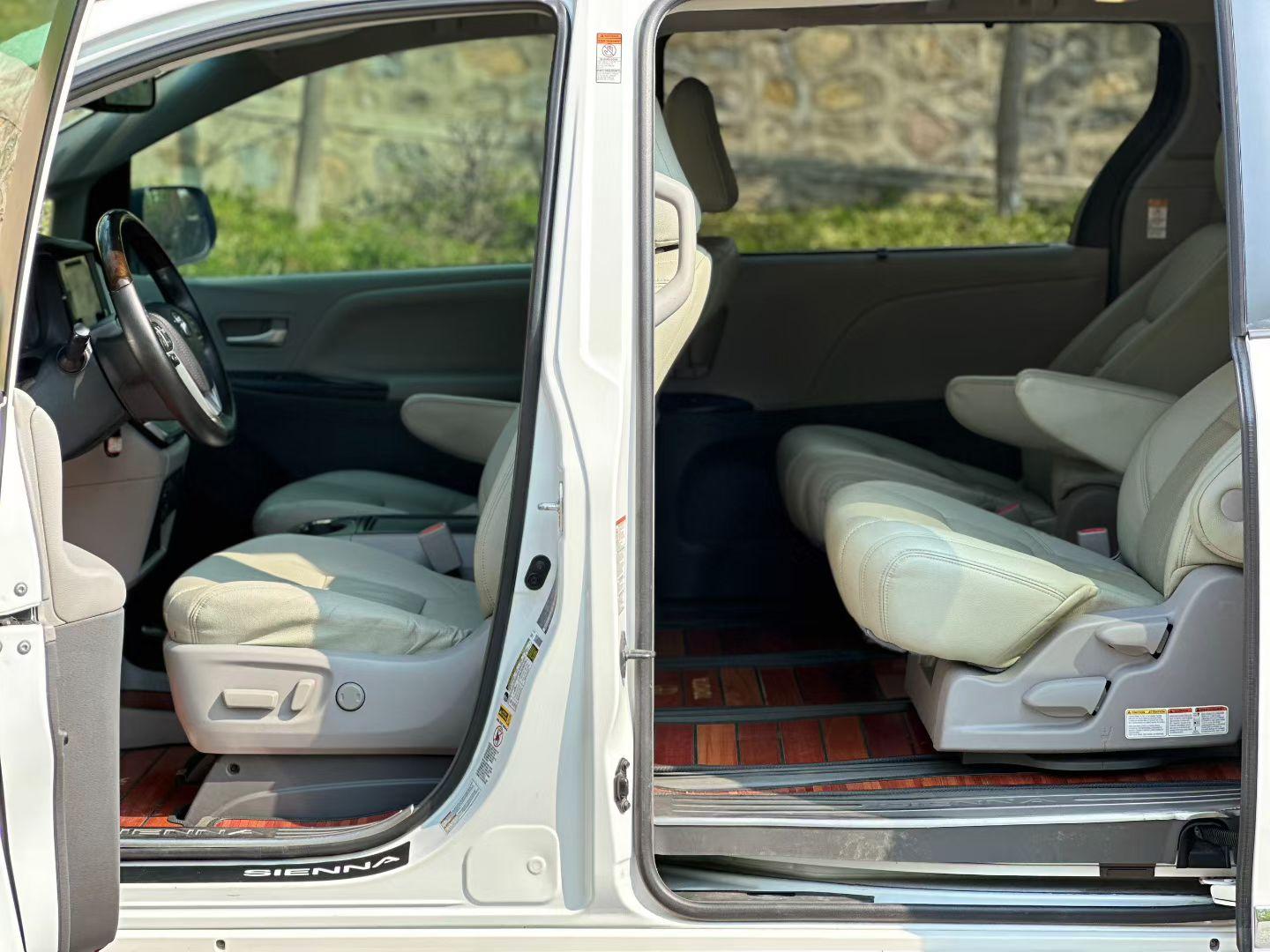 Toyota Sienna 2015 thumb 7