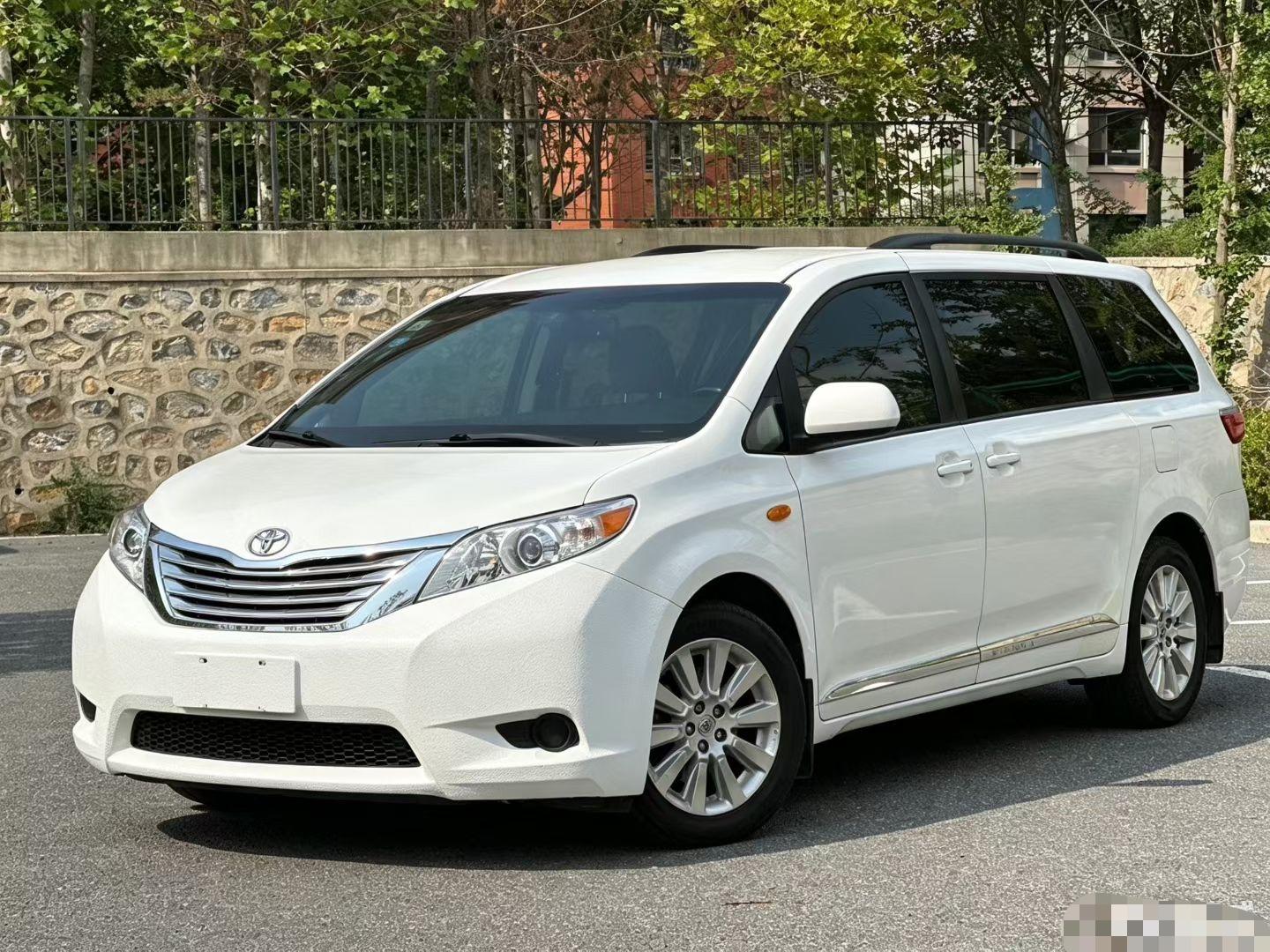 Toyota Sienna 2015 thumb 8