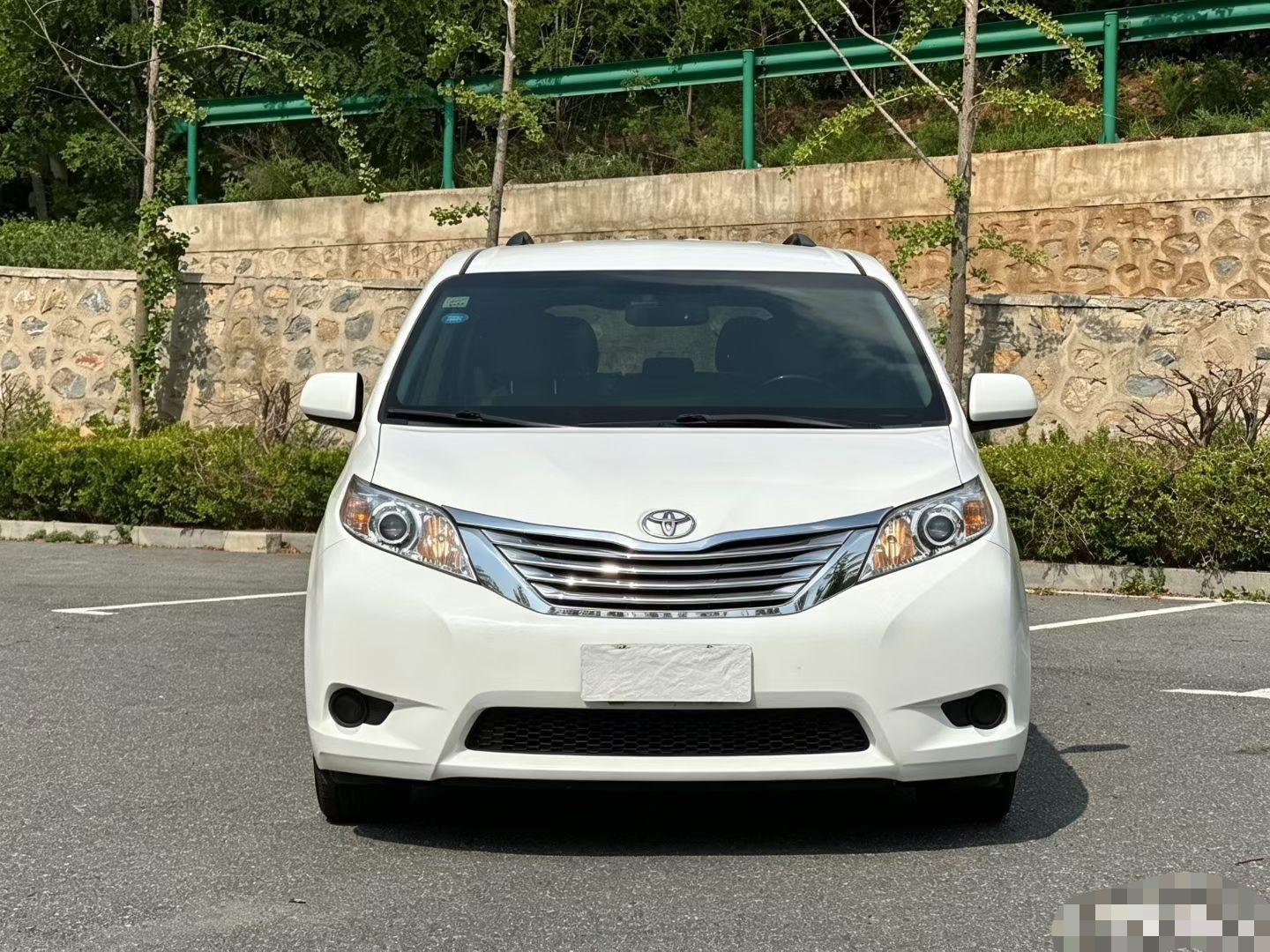 Toyota Sienna 2015 thumb 9