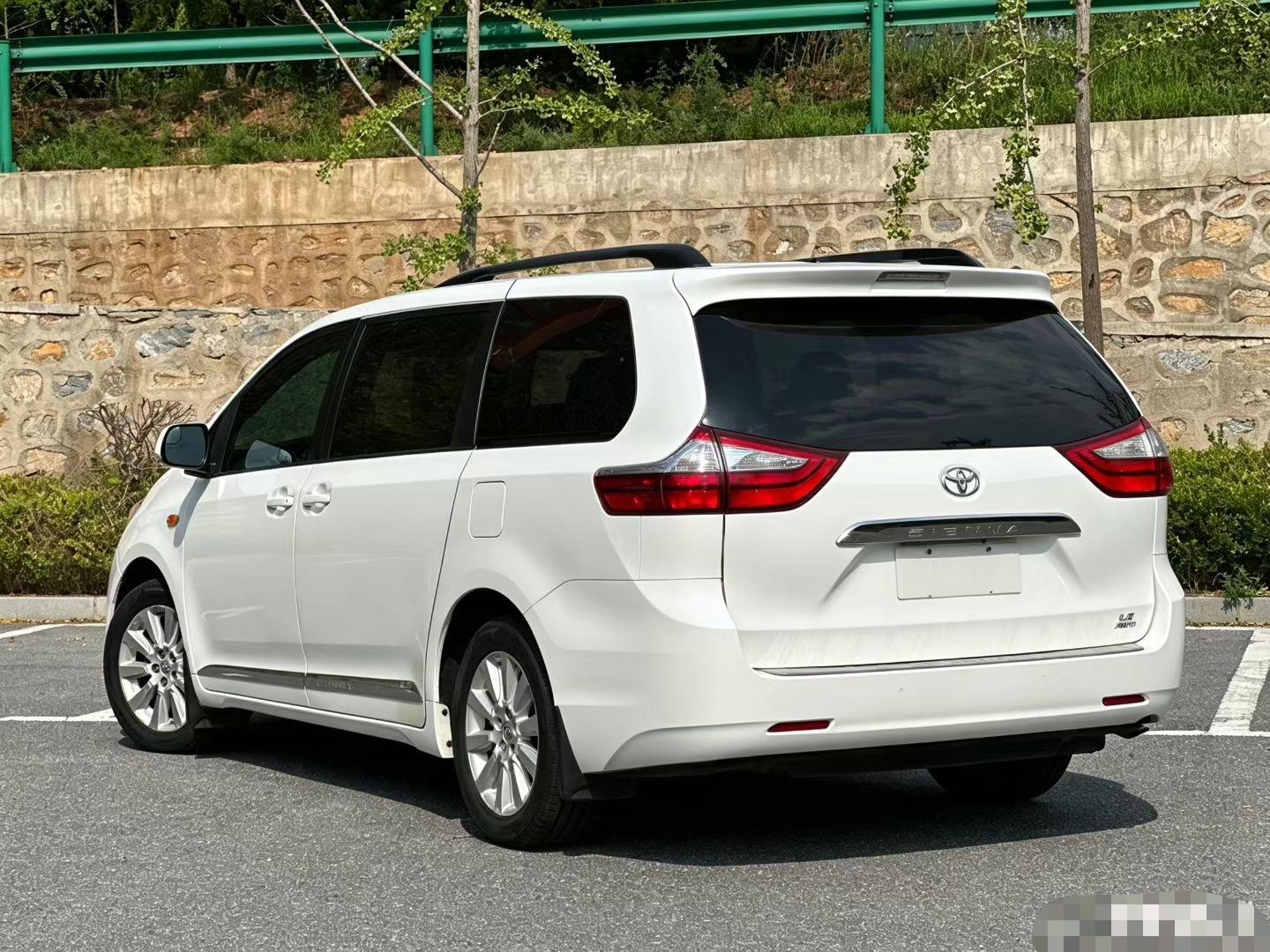 Toyota Sienna 2015 thumb 10