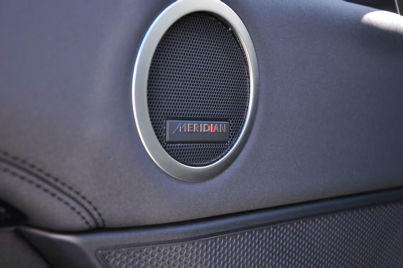 Land Rover Discovery 2024 thumb 6