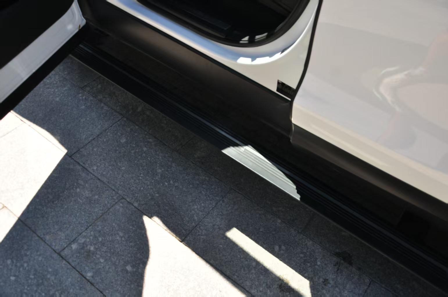 Land Rover Discovery 2024 thumb 9