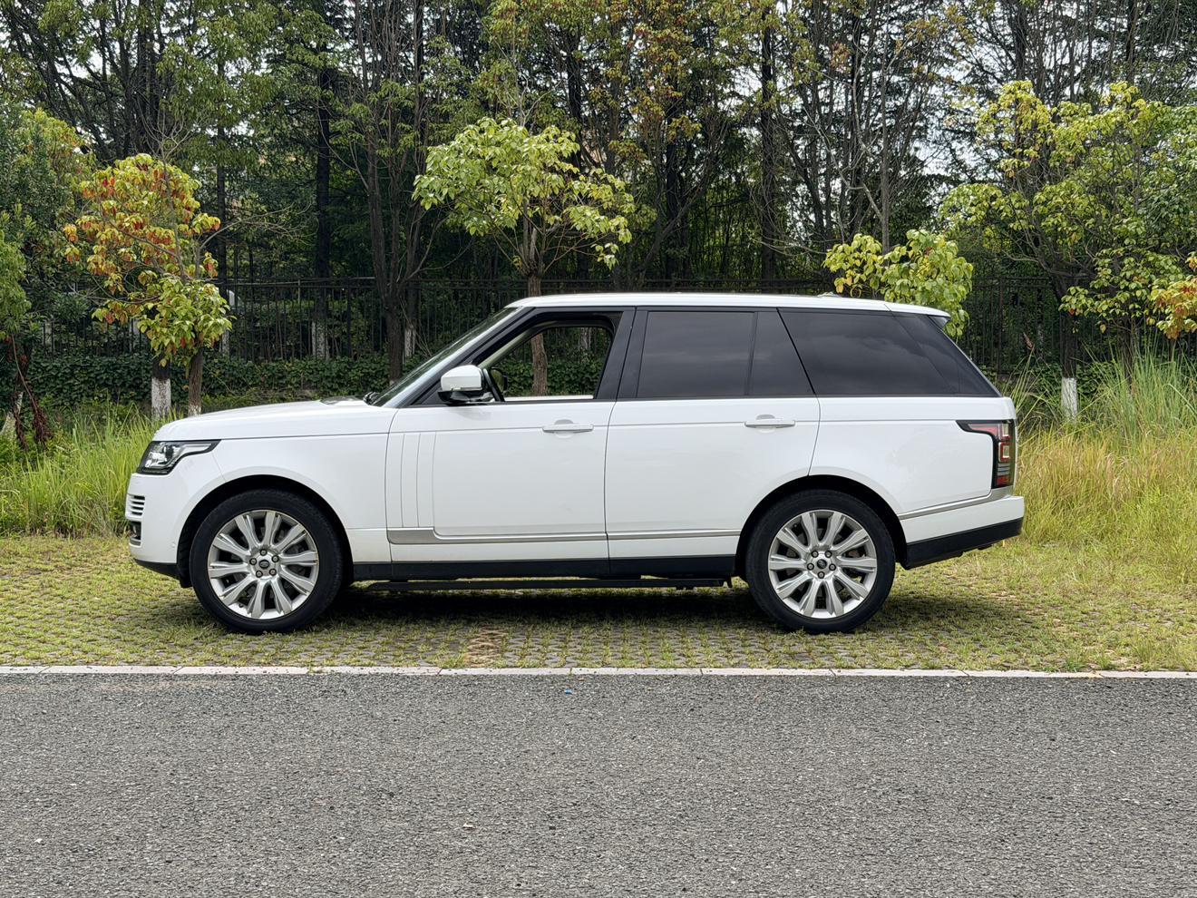 Land Rover Range Rover 2012 thumb 2