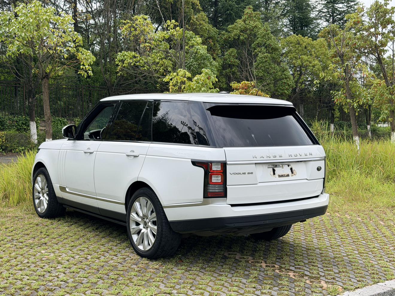 Land Rover Range Rover 2012 thumb 3